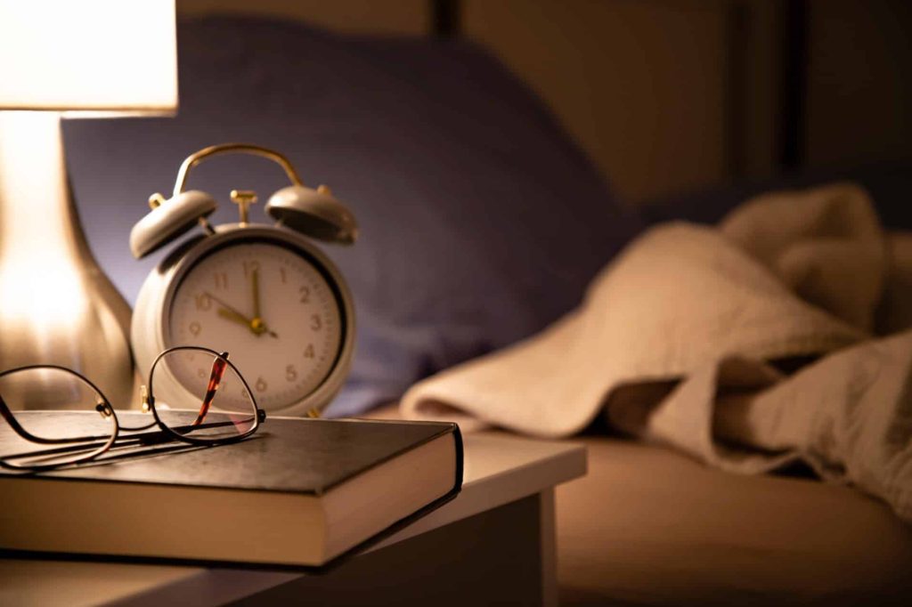 Pe măsură ce îmbătrânim dormim mai puțin