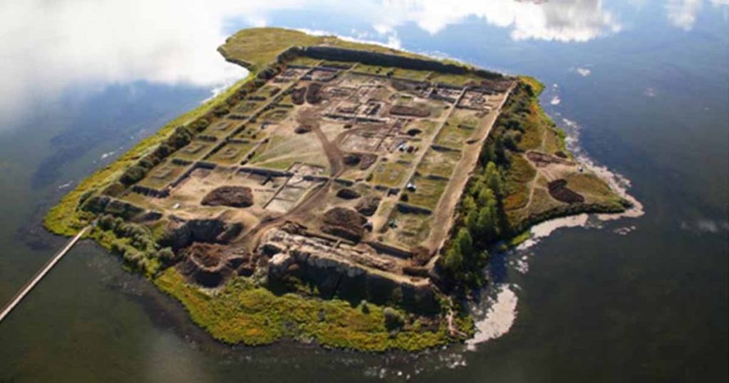 Ruinele enigmatice ale cetăți vechi de 1.300 de ani din Siberia